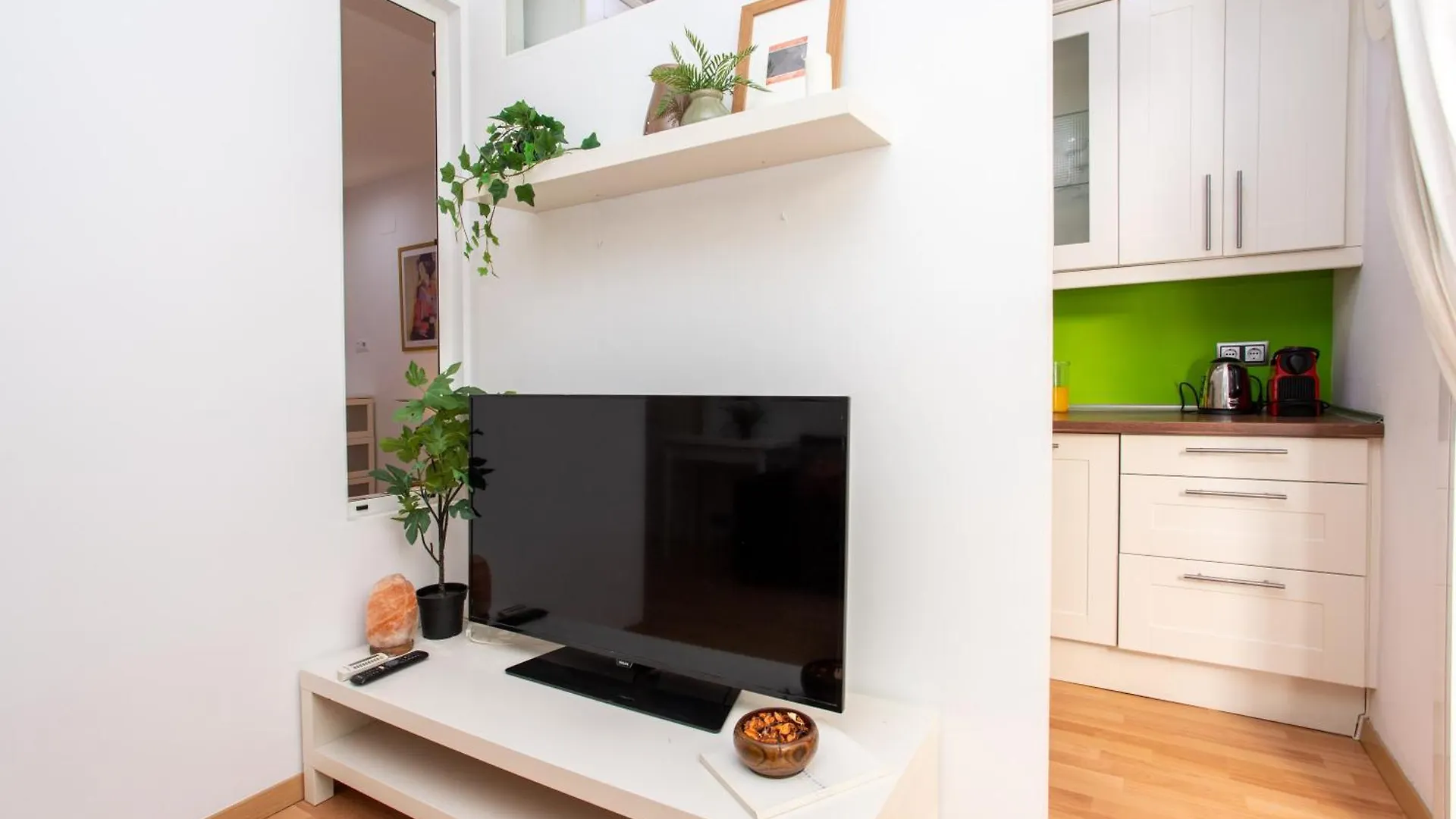 Cozy Exiample Getaway Apartments With Patio Barcelona Spain