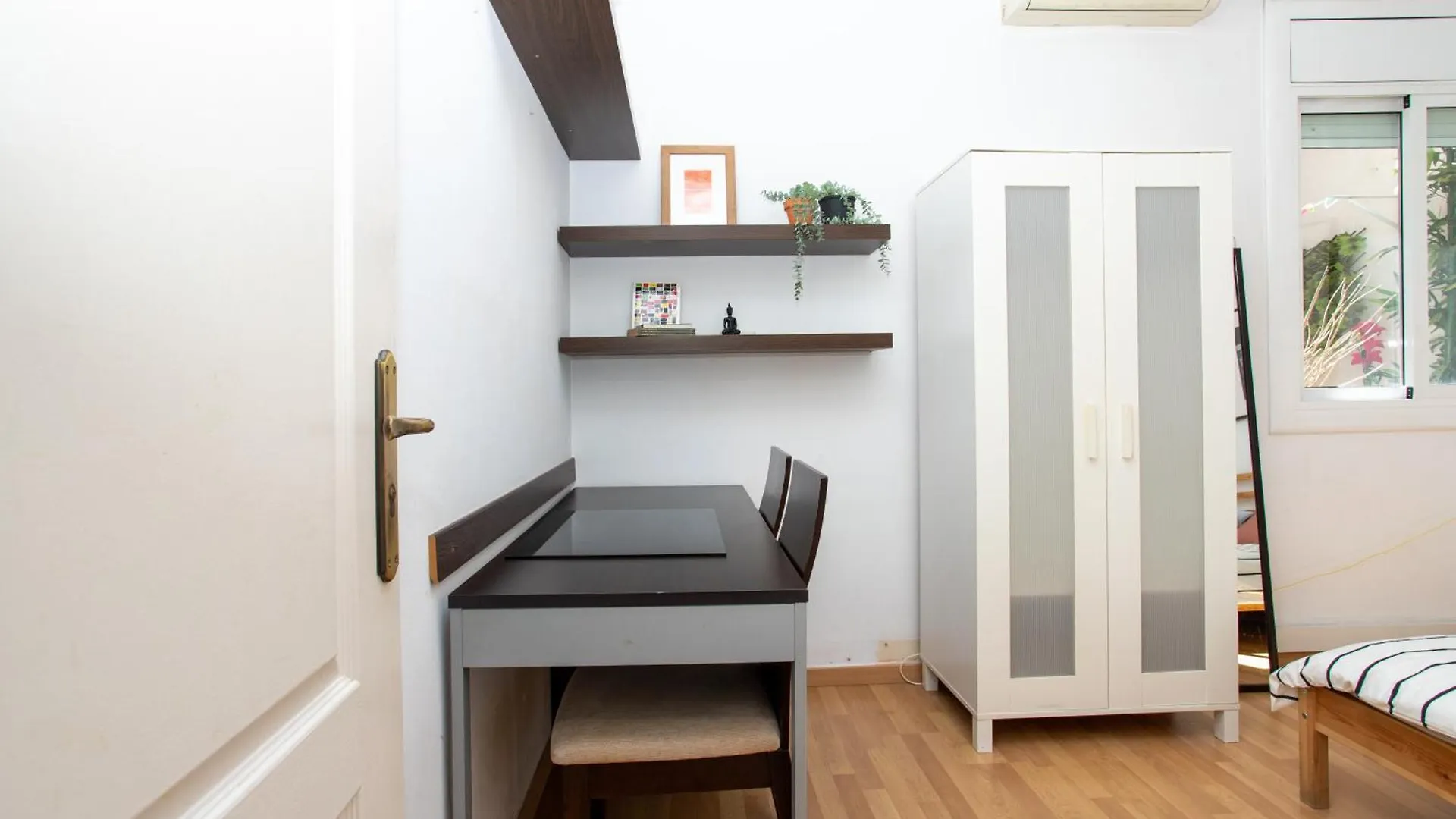 Cozy Exiample Getaway Apartments With Patio Barcelona