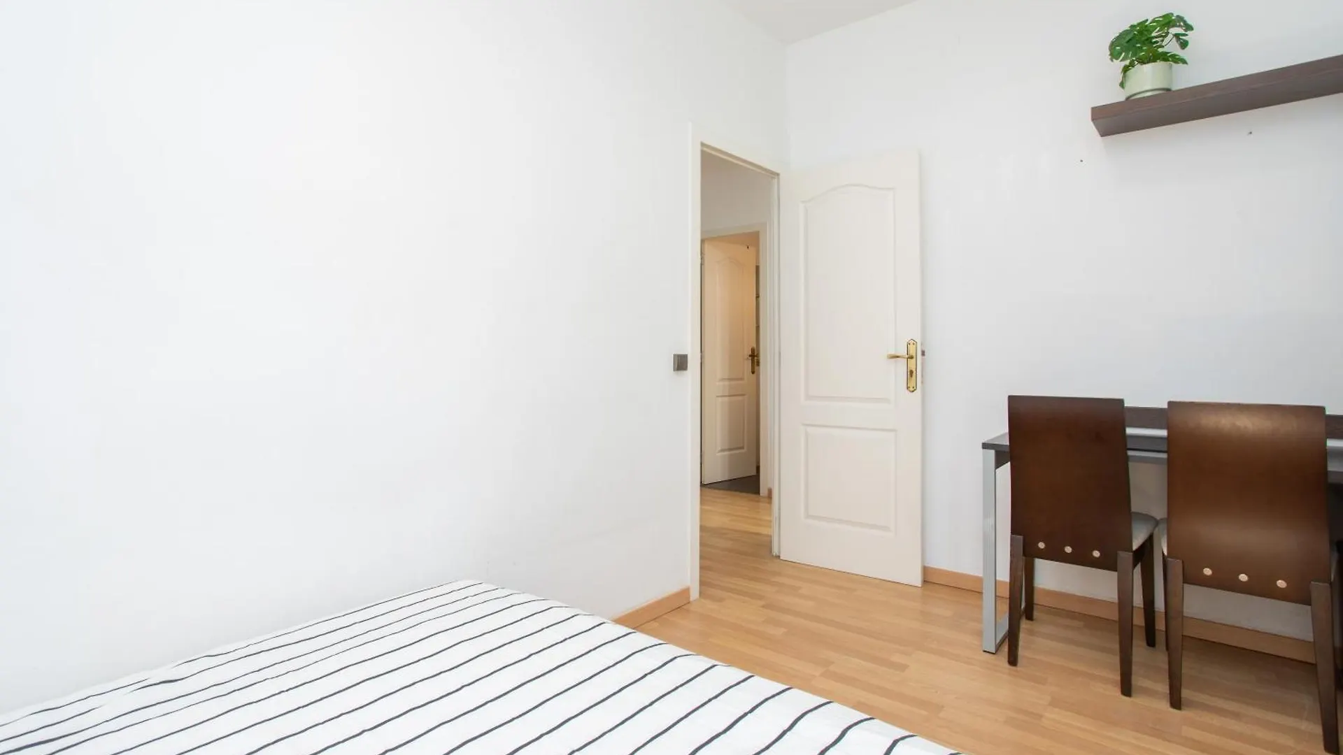 Cozy Exiample Getaway Apartments With Patio Barcelona