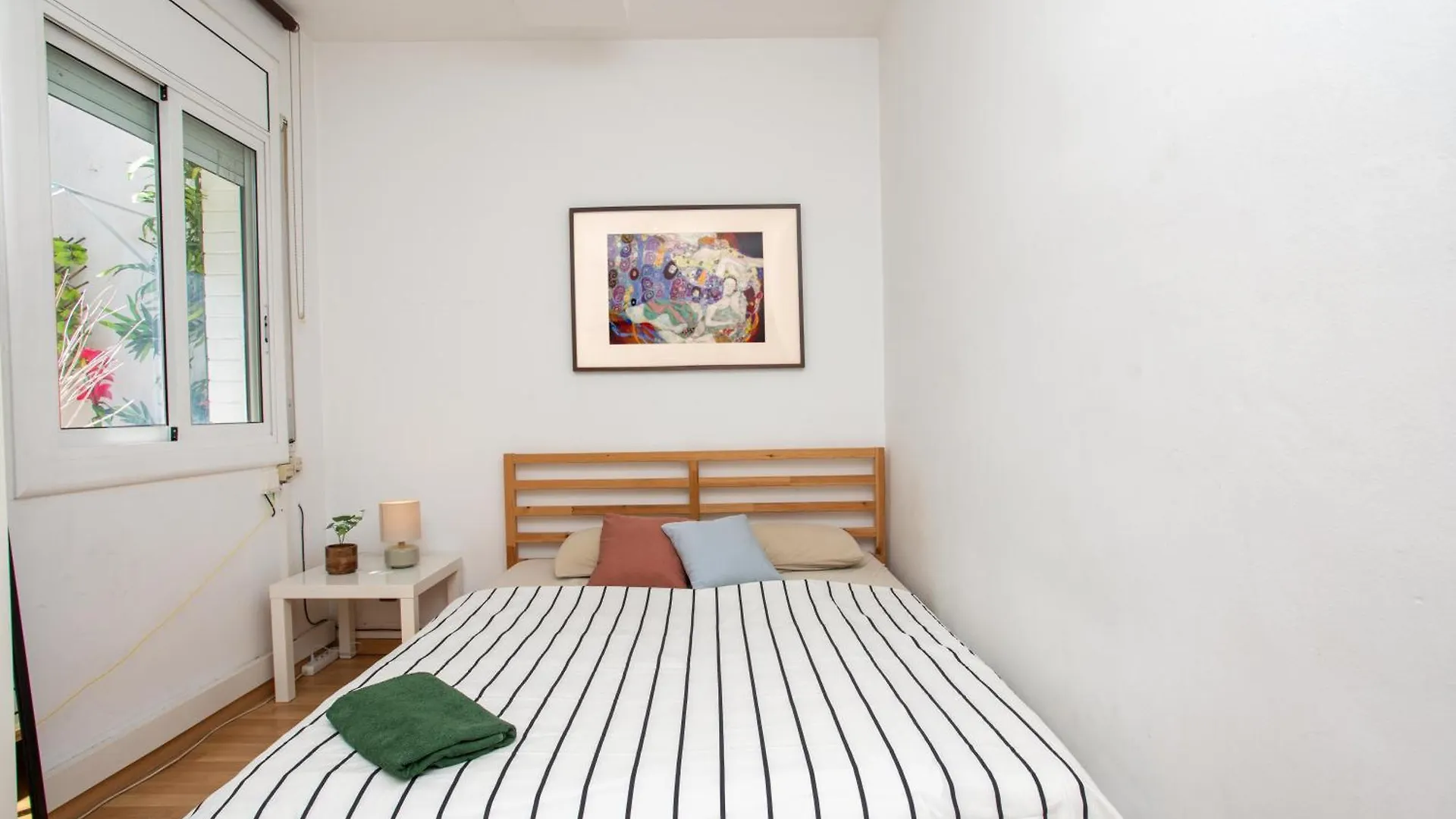 Cozy Exiample Getaway Apartments With Patio Barcelona