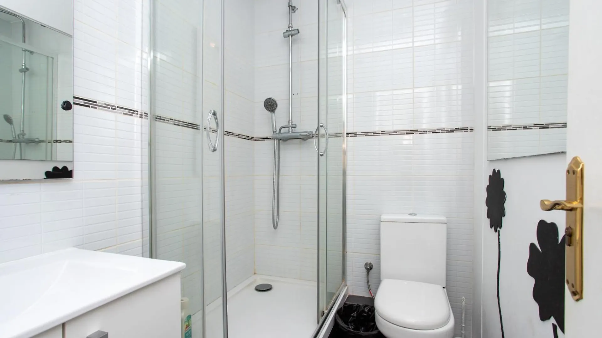 Cozy Exiample Getaway Apartments With Patio Barcelona