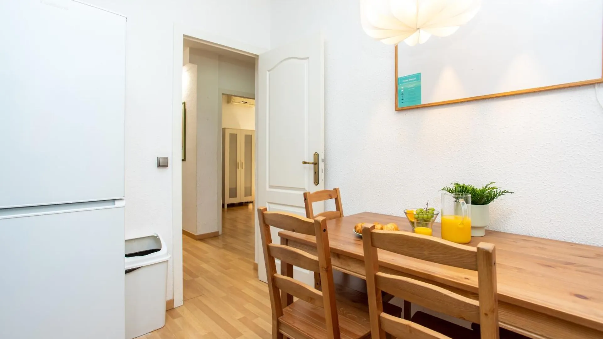 Cozy Exiample Getaway Apartments With Patio Barcelona