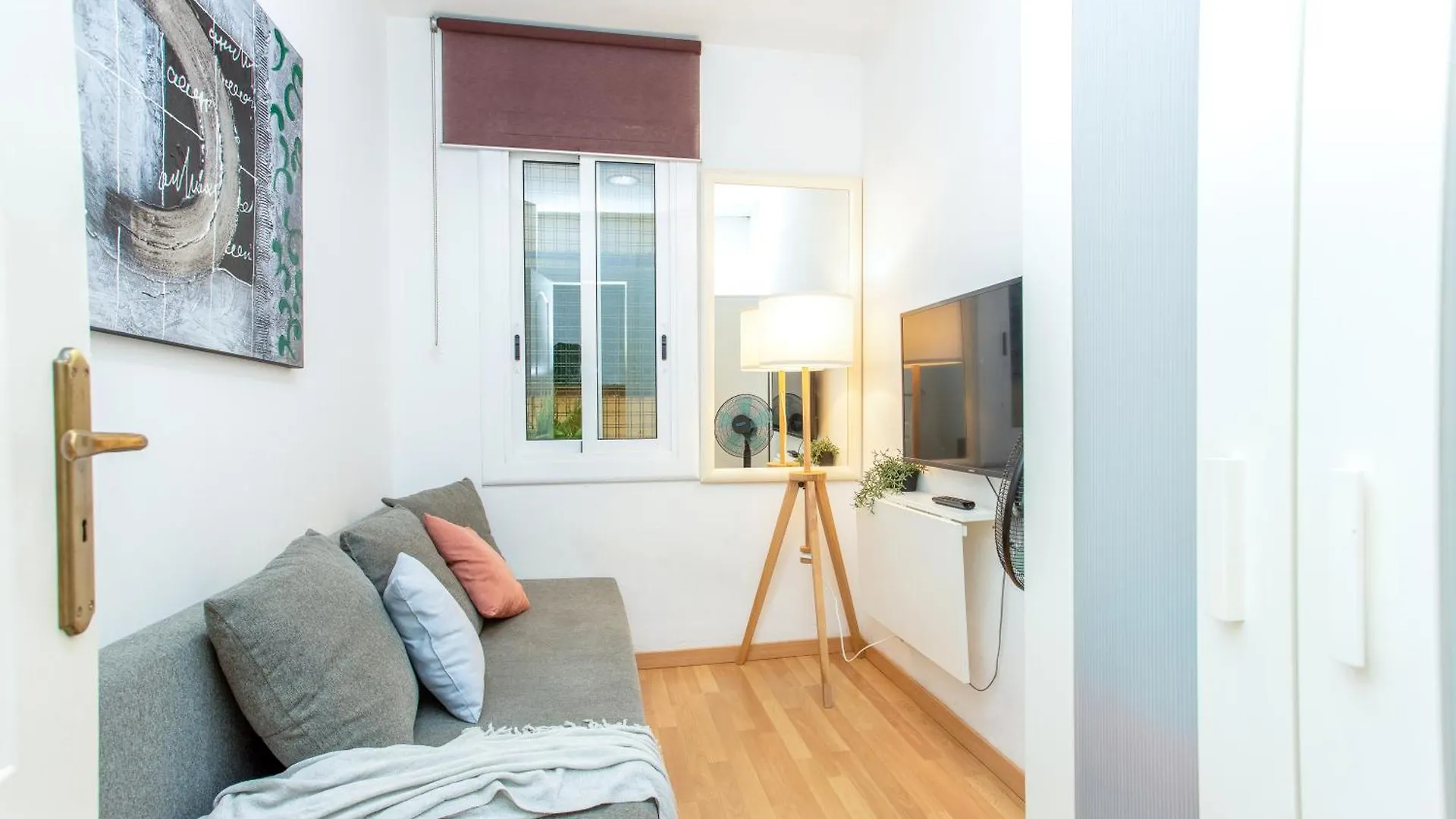 Cozy Exiample Getaway Apartments With Patio Barcelona Spain