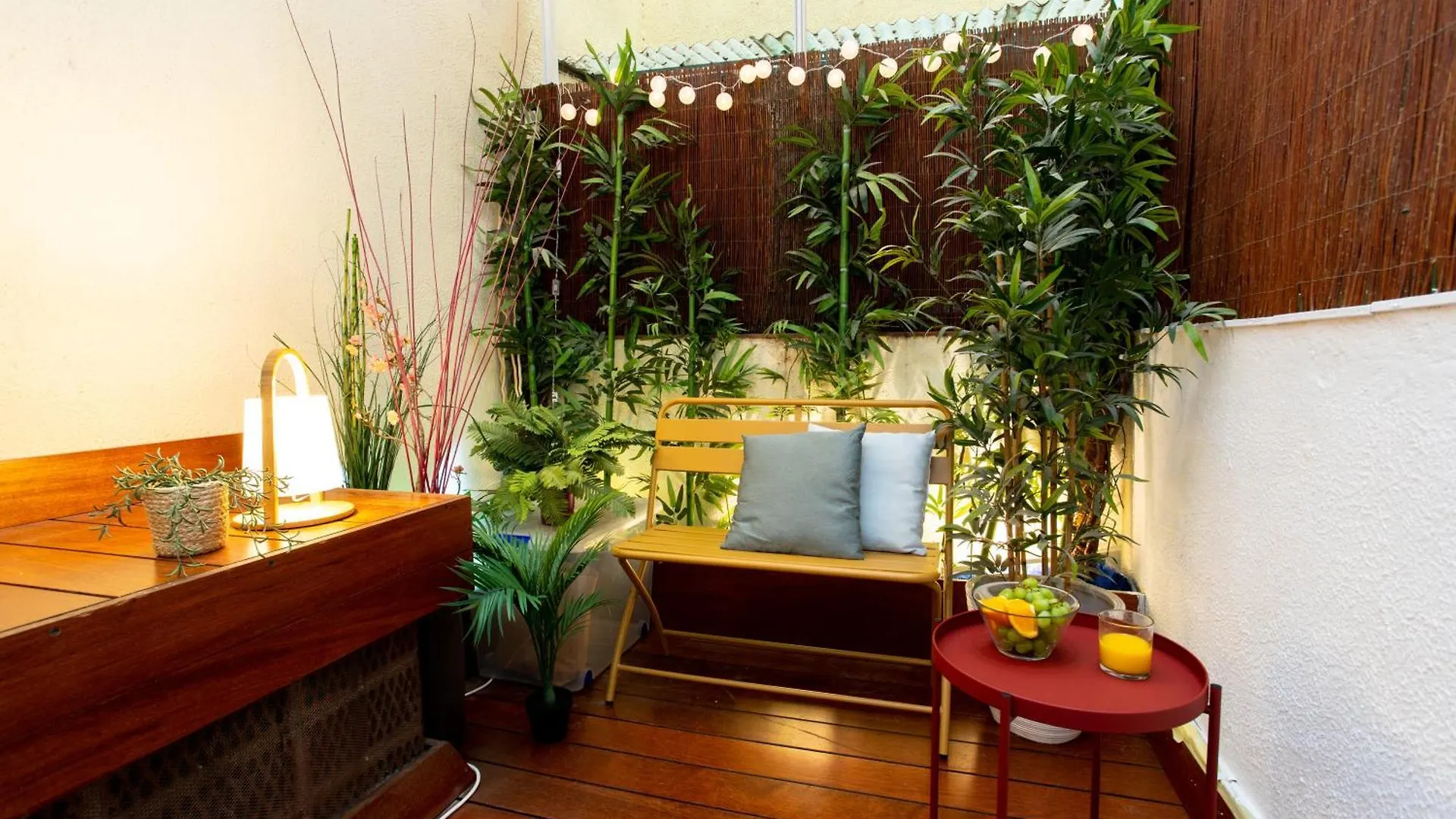 Cozy Exiample Getaway Apartments With Patio Barcelona Spain